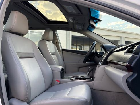 Used 2012 Toyota Camry XLE w/ Leather Pkg FWD image 31