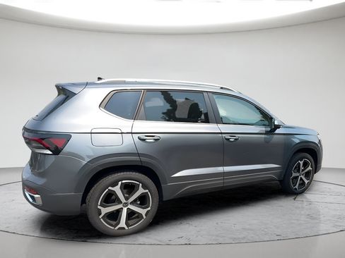 Used 2025 Volkswagen Taos SEL AWD/4WD image 6