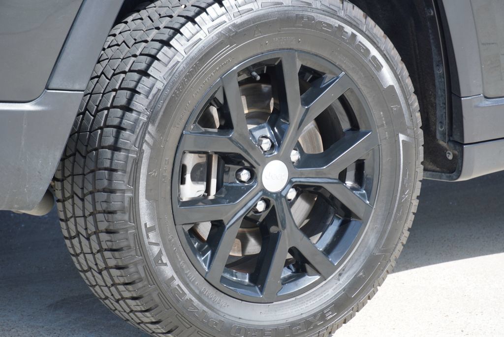 Used 2022 Jeep Grand Cherokee L Limited AWD/4WD image 8