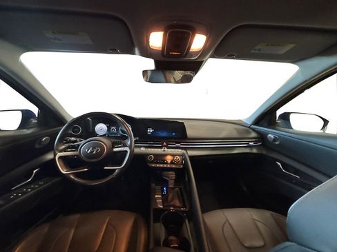 Used 2021 Hyundai Elantra Limited image 16