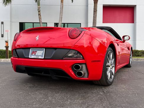 Used 2010 Ferrari California image 17