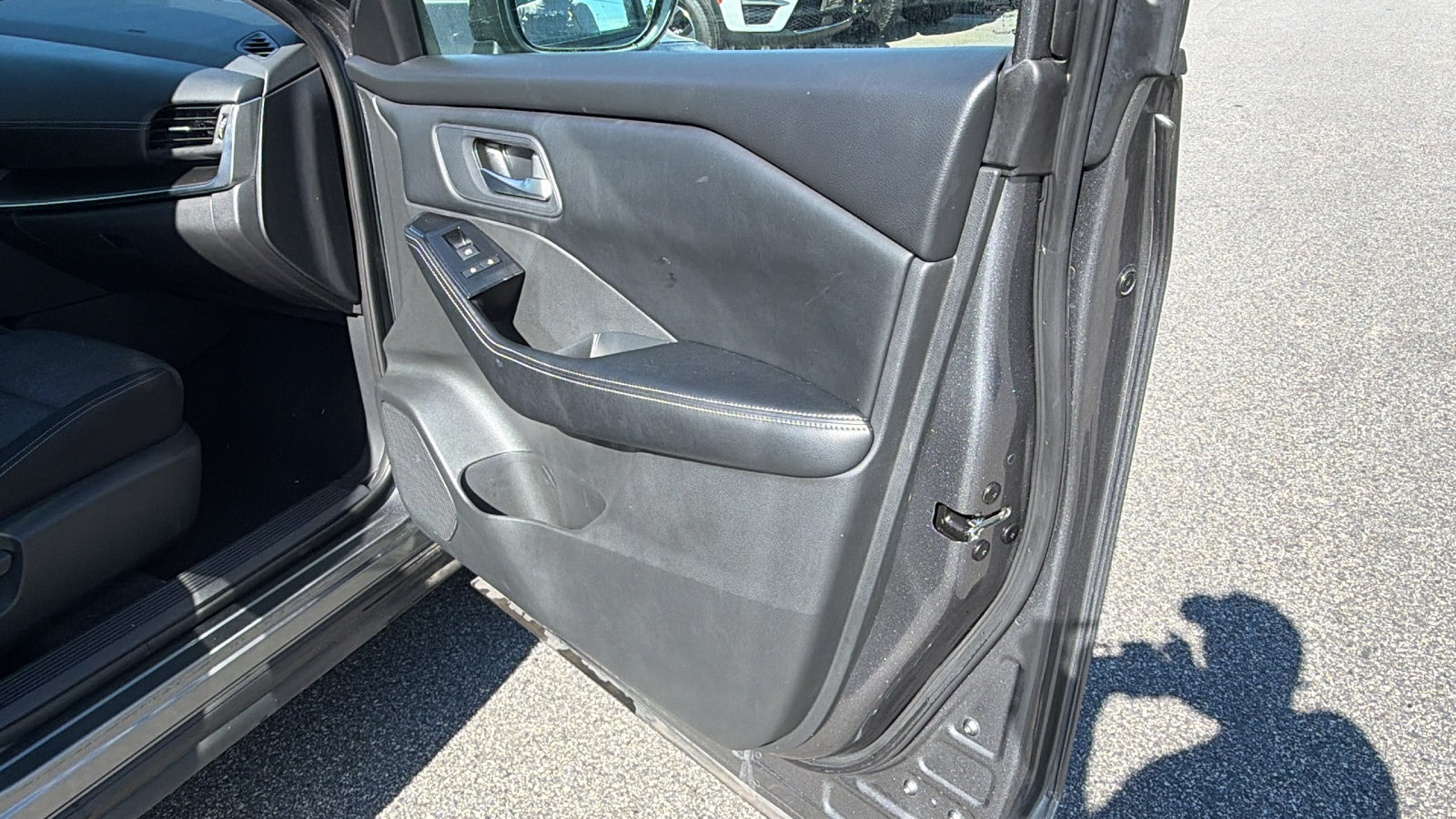 Used 2024 Nissan Rogue SV AWD/4WD image 18