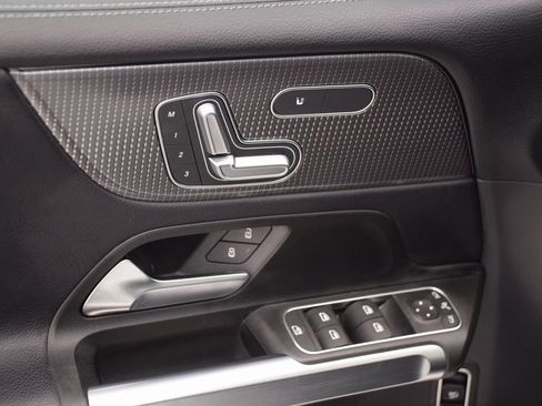 Certified 2022 Mercedes-Benz GLB 250 4MATIC image 21