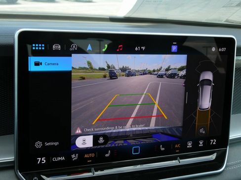 New 2025 Volkswagen Tiguan SE image 7