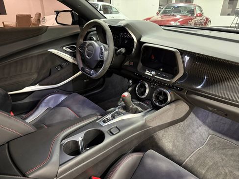Used 2018 Chevrolet Camaro ZL1 image 30