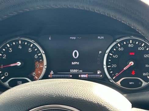 Used 2018 Jeep Renegade Trailhawk w/ UConnect 8.4 Nav Group image 17