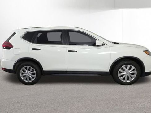 Used 2019 Nissan Rogue S image 9