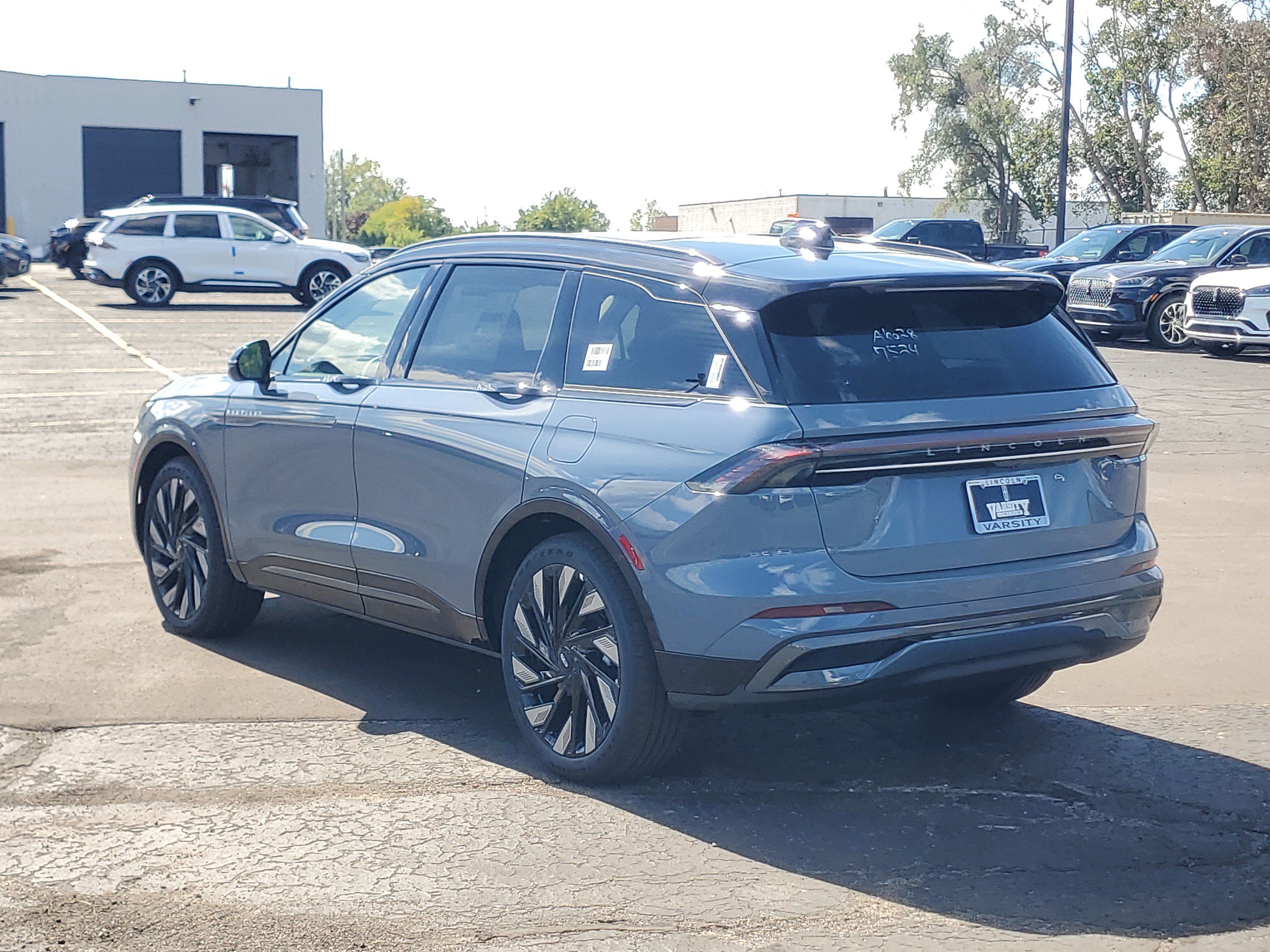 New 2026 Lincoln Nautilus Reserve w/ Jet Appearance Package AWD/4WD image 3