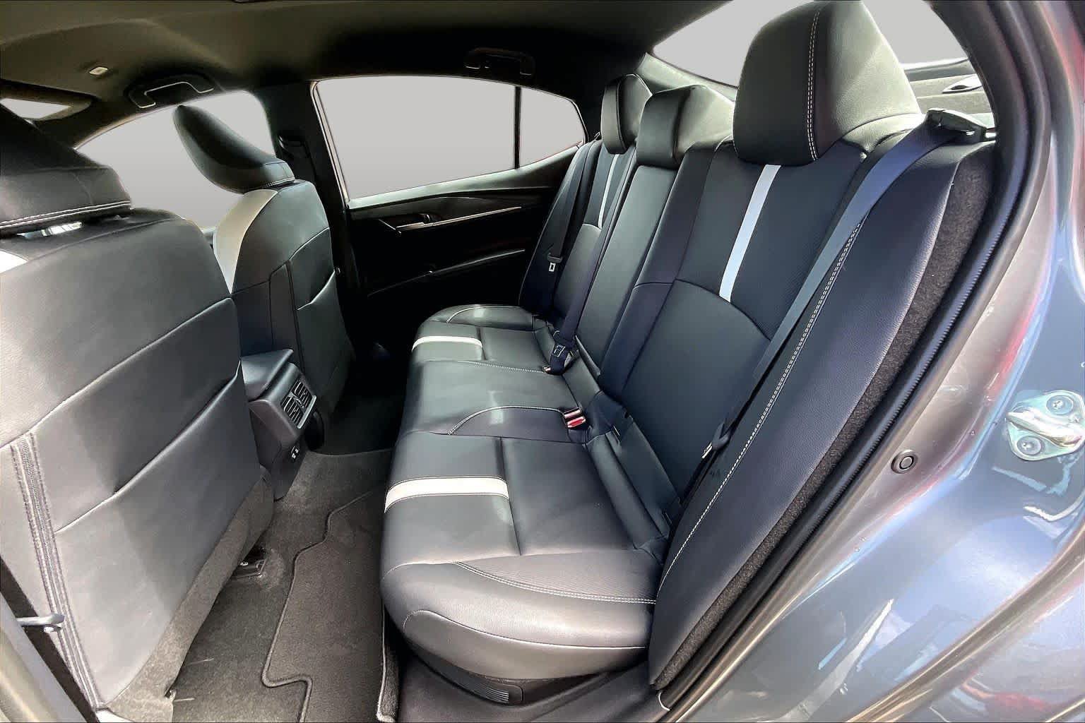Used 2026 Toyota Camry SE w/ Convenience Package FWD image 20