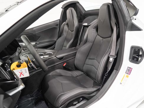 Used 2026 Chevrolet Corvette Stingray Convertible w/ Z51 Performance Package RWD image 10