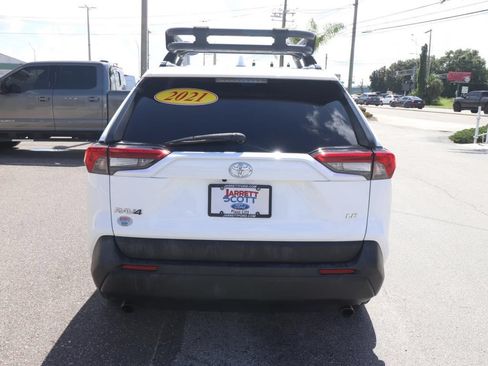 Used 2021 Toyota RAV4 LE FWD image 10