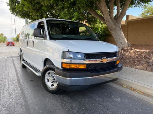 Used 2025 Chevrolet Express 2500 w/ Driver Convenience Package RWD image 4