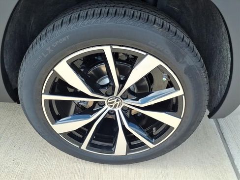New 2026 Volkswagen Atlas SEL Premium R-Line AWD/4WD image 9