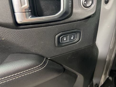 Used 2023 Jeep Wrangler Unlimited Sahara image 22