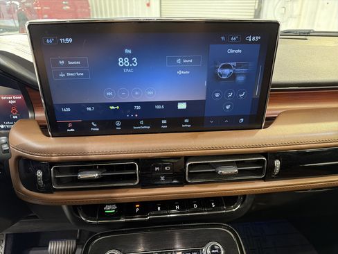 Used 2022 Lincoln Nautilus Reserve w/ Luxury Package FWD image 17