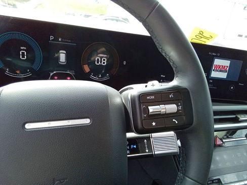 Used 2025 Hyundai Santa Fe XRT image 18