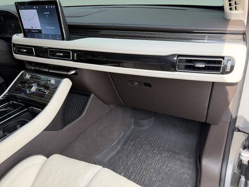 Used 2024 Lincoln Aviator Black Label w/ Dynamic Handling Package image 24