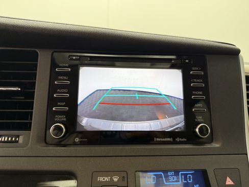 Used 2020 Toyota Sienna XLE FWD image 20