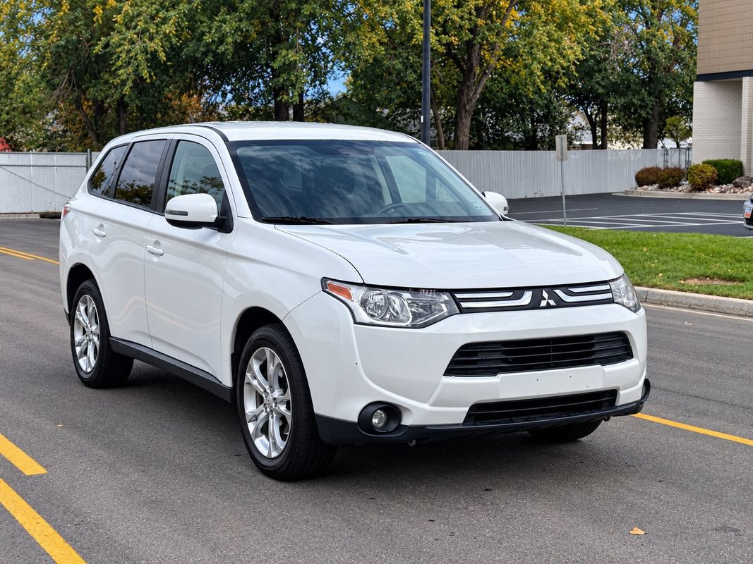 Used 2014 Mitsubishi Outlander SE FWD image 9