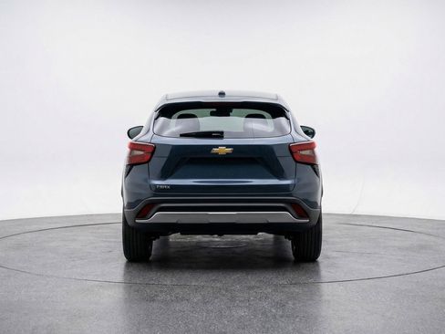 Used 2025 Chevrolet Trax LT image 7