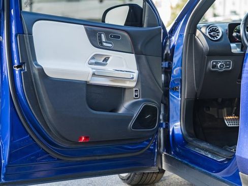 Used 2021 Mercedes-Benz GLB 250 4MATIC image 37