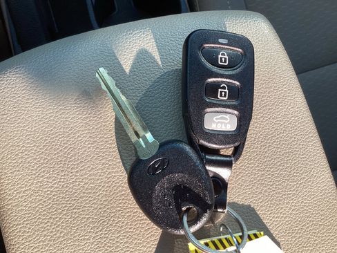 Used 2019 Hyundai Elantra SEL image 32