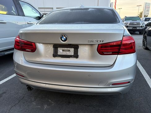 Used 2018 BMW 320i Sedan image 6