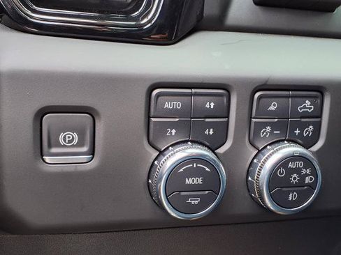 Used 2024 GMC Sierra 1500 AT4 w/ Technology Package AWD/4WD image 16
