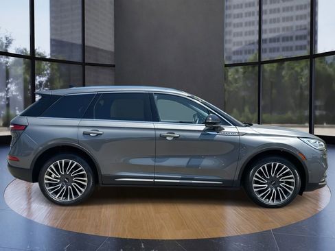 Used 2022 Lincoln Corsair Reserve w/ Equipment Group 201A image 2