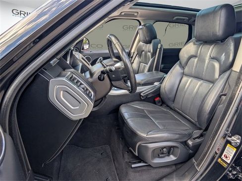 Used 2017 Land Rover Range Rover Sport SE image 4