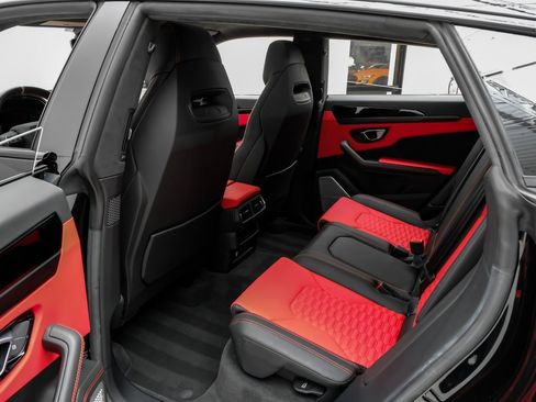 Used 2022 Lamborghini Urus image 37