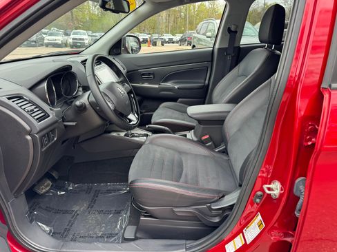 Used 2024 Mitsubishi Outlander Sport SE AWD/4WD image 9