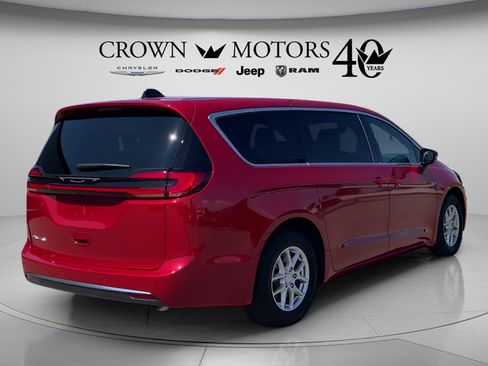New 2027 Chrysler Pacifica Select FWD image 5