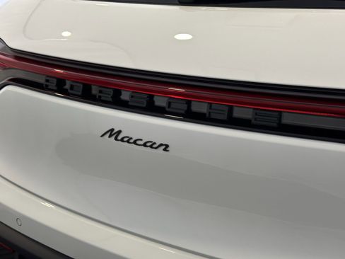 Used 2025 Porsche Macan image 25