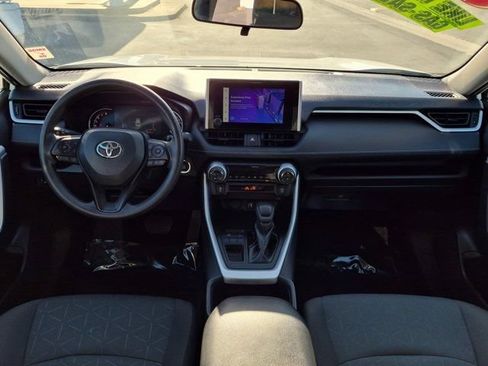 Used 2025 Toyota RAV4 XLE FWD image 15