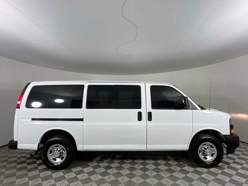 Used 2023 Chevrolet Express 3500 LS RWD image 4