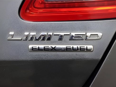 Used 2019 Ford Taurus Limited image 6