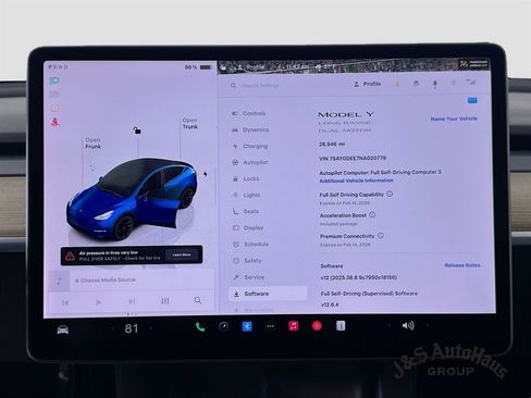Used 2022 Tesla Model Y Long Range image 15