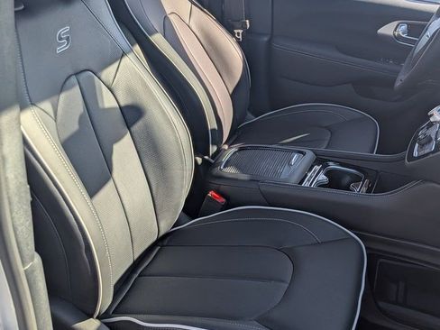 New 2026 Chrysler Pacifica Limited w/ S Appearance Package image 24