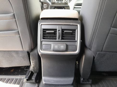 Used 2019 Subaru Forester Premium AWD/4WD image 31