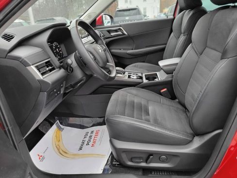 Used 2023 Mitsubishi Outlander SE image 15