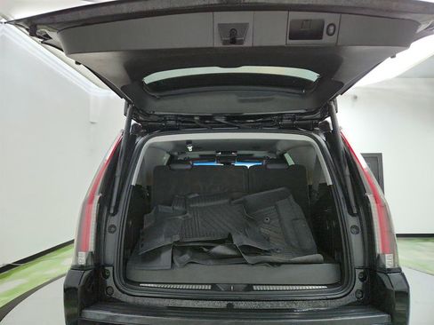 Used 2019 Cadillac Escalade Luxury AWD/4WD image 29