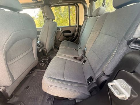 Certified 2025 Jeep Gladiator Sport image 27