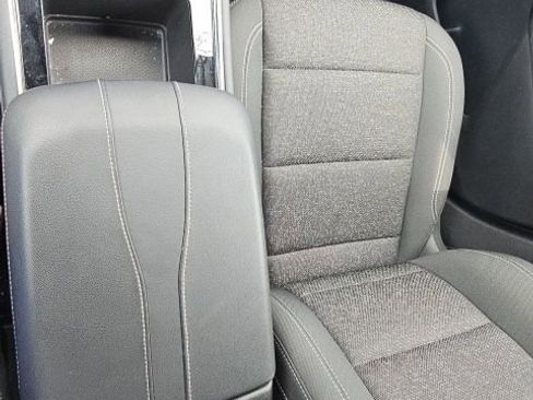 Used 2025 Chevrolet Traverse LT image 55