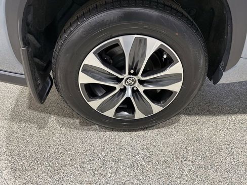 Certified 2021 Toyota Highlander XLE AWD/4WD image 22