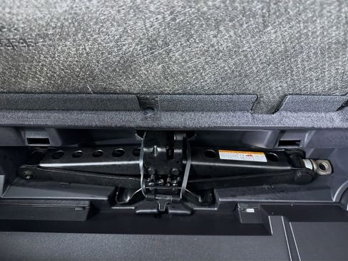 Used 2023 Toyota Highlander Limited image 37