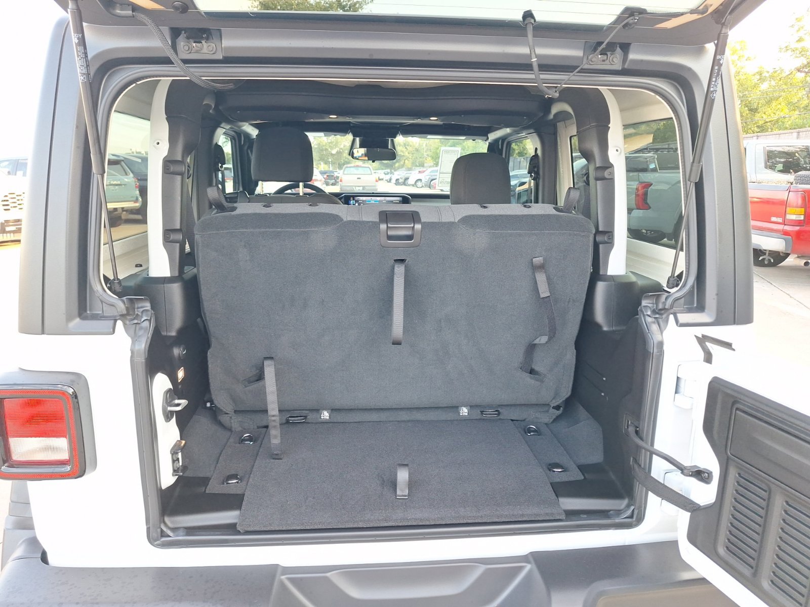 Used 2025 Jeep Wrangler Sport AWD/4WD image 35