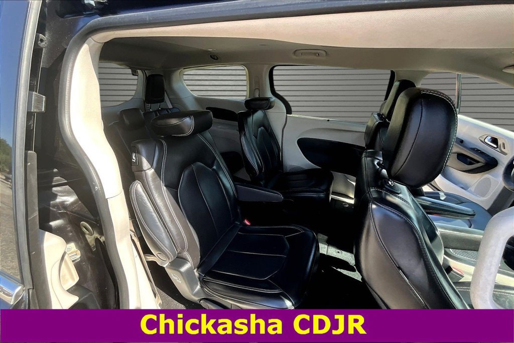 Used 2023 Chrysler Pacifica Touring-L FWD image 24