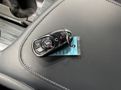 Used 2023 Buick Enclave Essence image 22