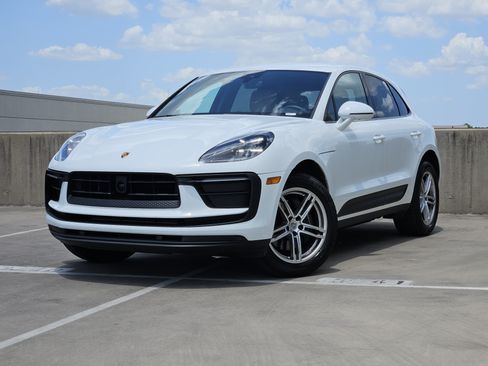 Certified 2026 Porsche Macan AWD/4WD image 1